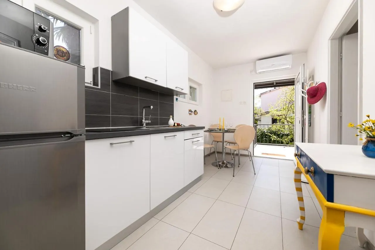 Olive Garden & Sunset View Apartment Njivice Croatia