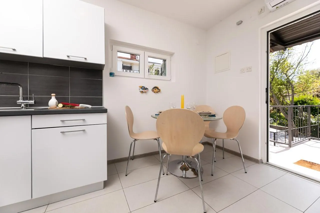 Olive Garden & Sunset View Apartment Njivice Croatia